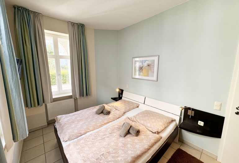 Schlafzimmer mit Doppelbett