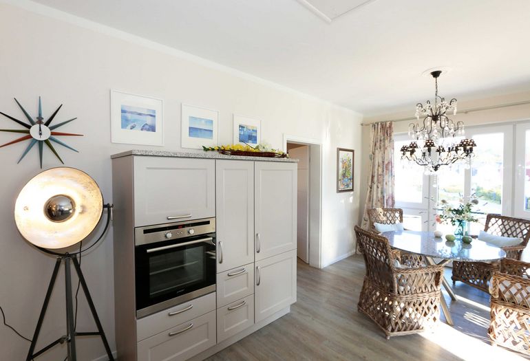 Küchenzeile mit Backofen Küchenzeile mit Backofen