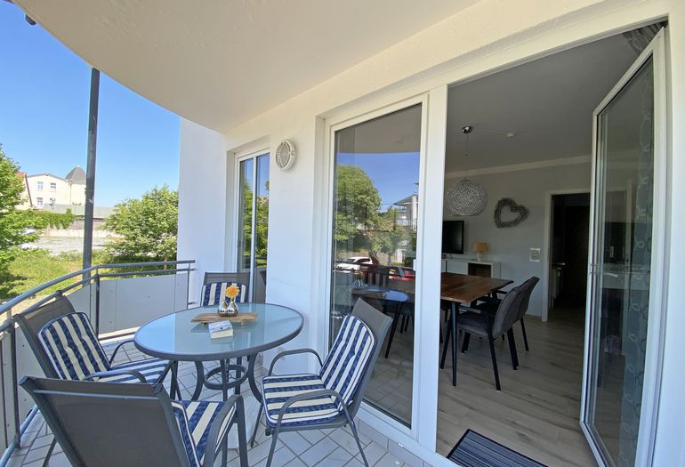 bestuhlter Balkon