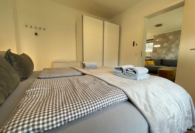 Schlafzimmer mit Kleiderschrank Schlafzimmer mit Kleiderschrank