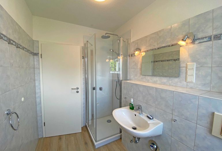 Badezimmer mit Waschbecken Badezimmer mit Waschbecken