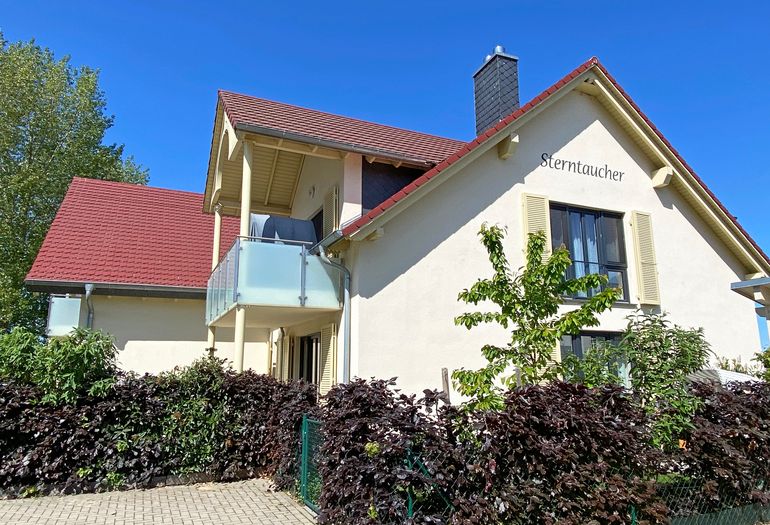 seitlicher Blick zum Haus Sterntaucher