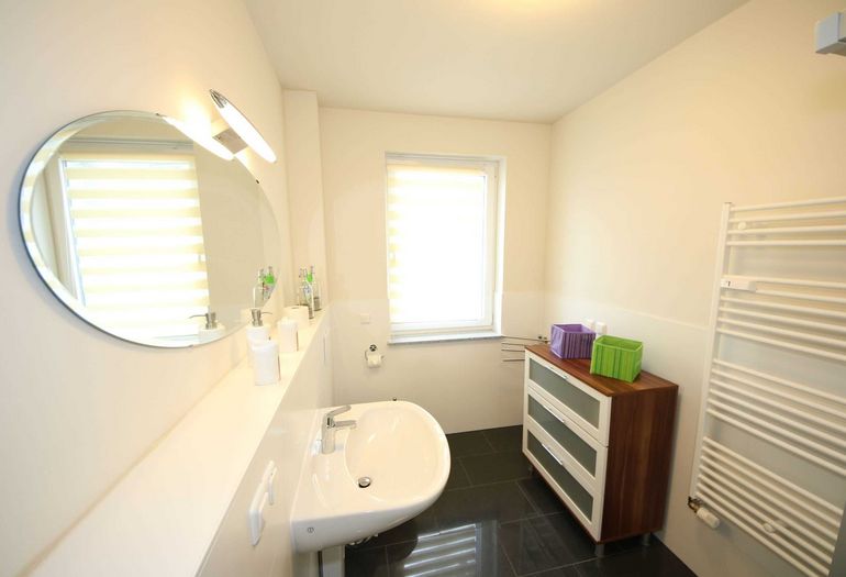 Badezimmer mit Waschbecken