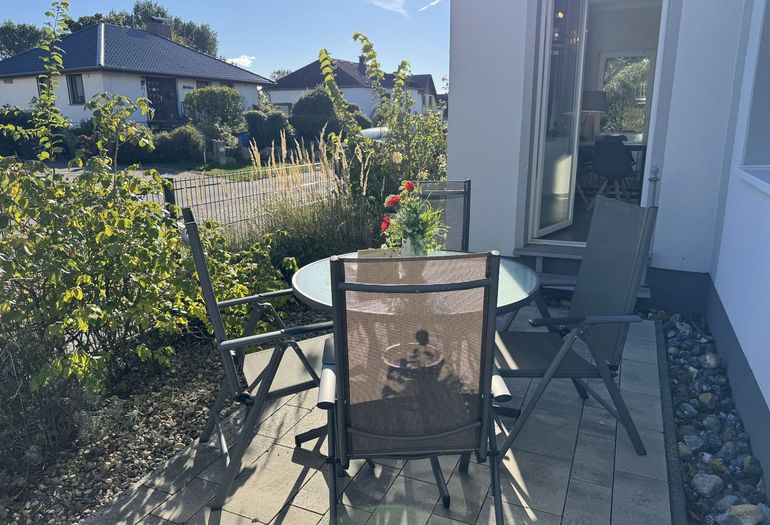 bestuhlte Terrasse (Südost)- vom Esszimmer erreichbar