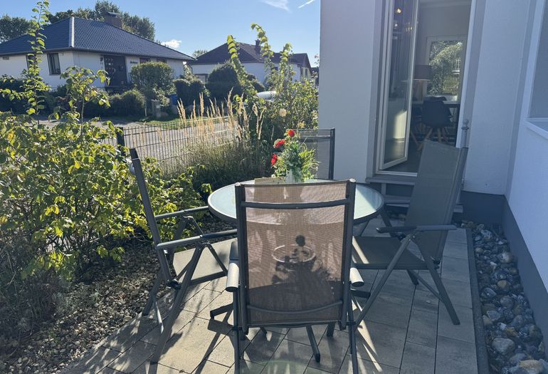 bestuhlte Terrasse (Südost)- vom Esszimmer erreichbar