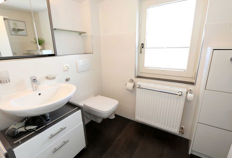 Badezimmer mit Dusche Badezimmer mit Dusche