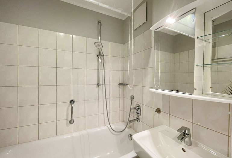 Badezimmer mit Badewanne