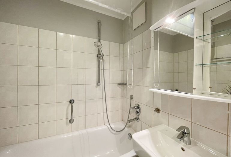 Badezimmer mit Badewanne