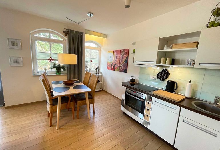 Esstisch für gemeinsames Essen Esstisch für gemeinsames Essen