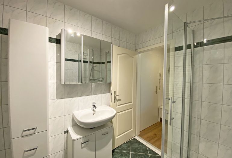 Badezimmer mit Waschbecken