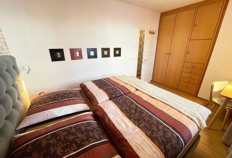 2. Schlafzimmer mit Kleiderschrank 2. Schlafzimmer mit Kleiderschrank