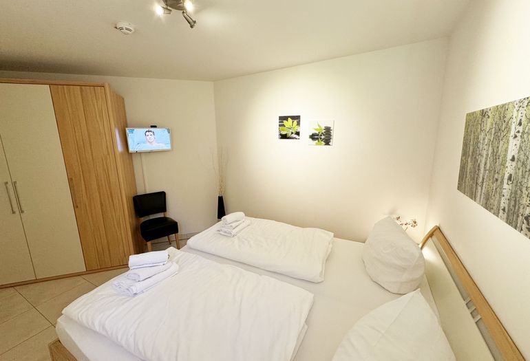Schlafzimmer mit TV