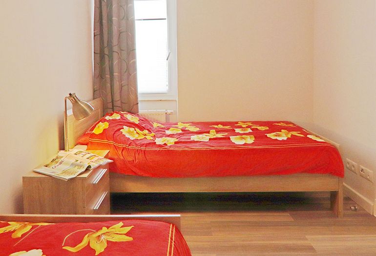 Schlafzimmer mit getrennten Betten