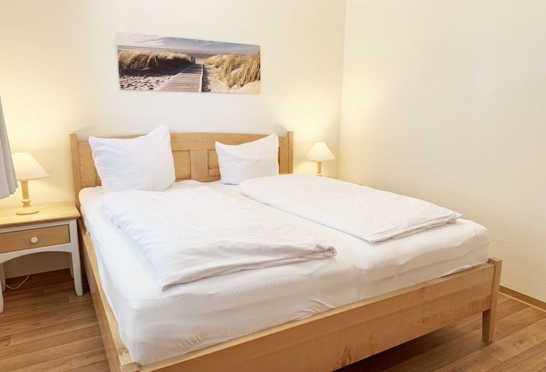 1. Schlafzimmer mit Doppelbett 1. Schlafzimmer mit Doppelbett