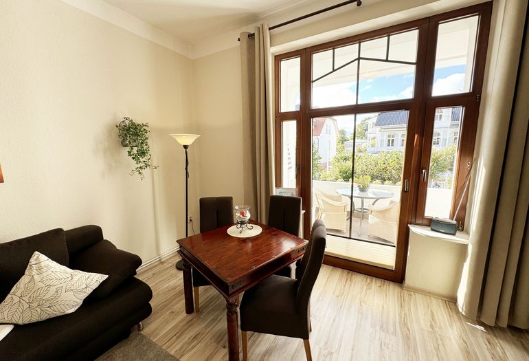 Wohnbereich mit angrenzendem Essplatz