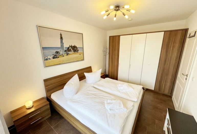 Schlafzimmer mit geräumigen Kleiderschrank Schlafzimmer mit geräumigen Kleiderschrank