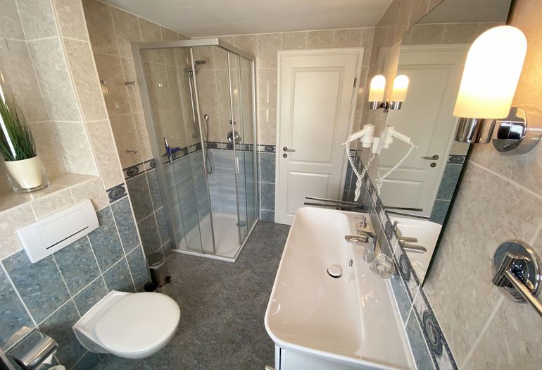 Badezimmer mit Waschbecken