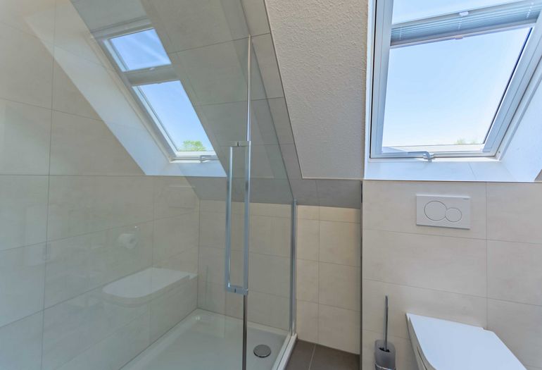 Badezimmer mit Dusche Badezimmer mit Dusche
