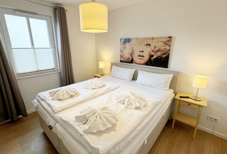 Doppelbett im Schlafzimmer