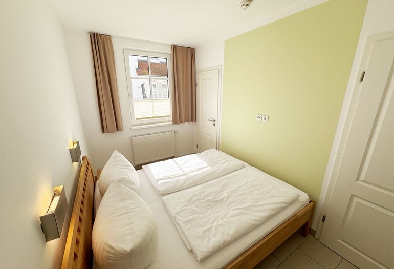 Schlafzimmer mit Doppelbett