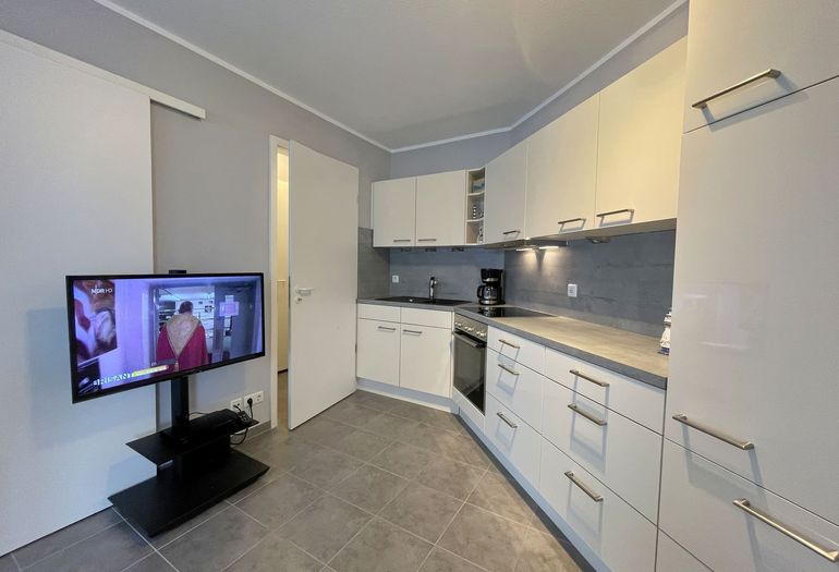 Küchenzeile mit Backofen