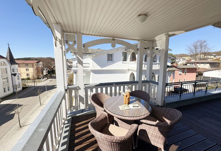 bestuhlte Dachterrasse