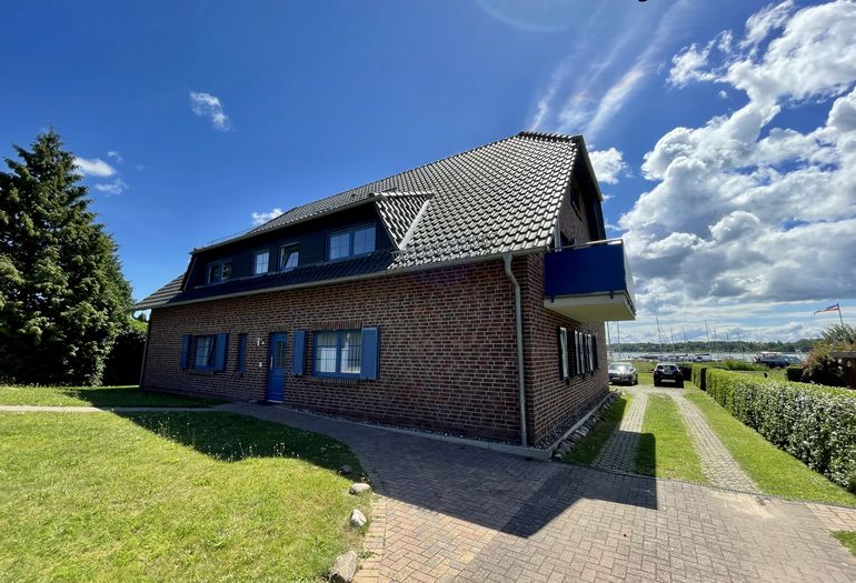 Blick vom Parkplatz zum Haus Blick vom Parkplatz zum Haus