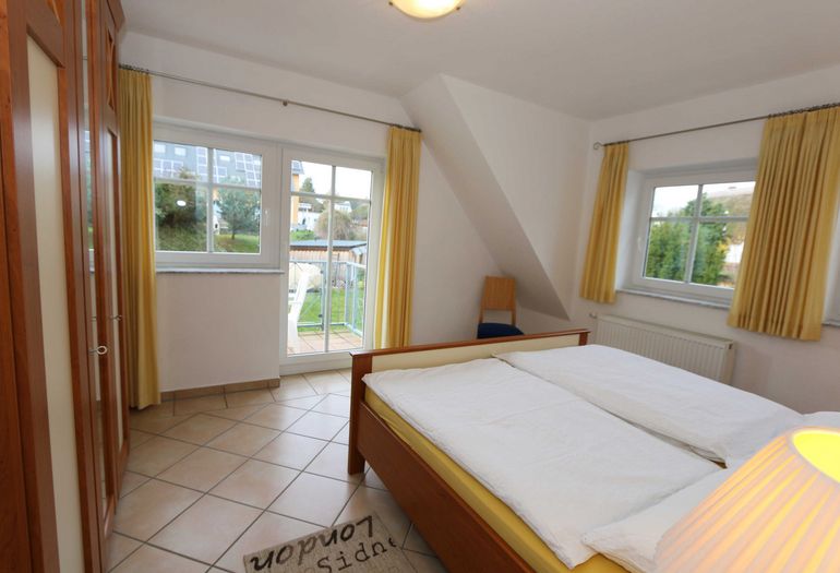 1. Schlafzimmer mit Doppelbett 1. Schlafzimmer mit Doppelbett