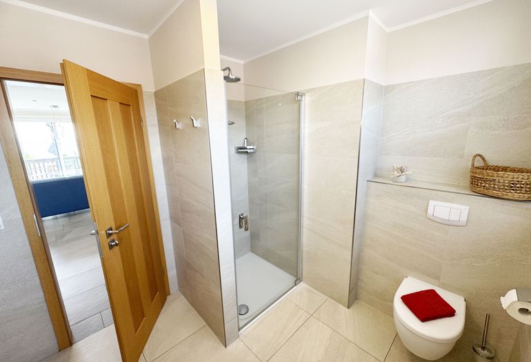 Badezimmer mit Dusche