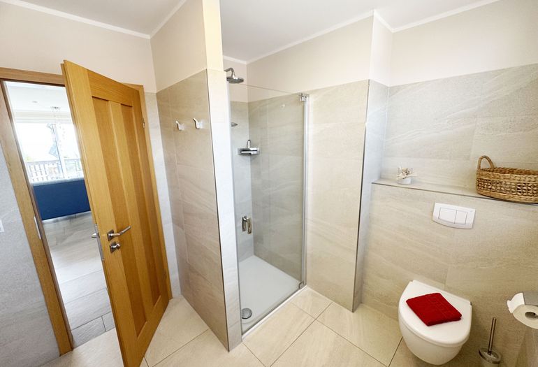 Badezimmer mit Dusche Badezimmer mit Dusche