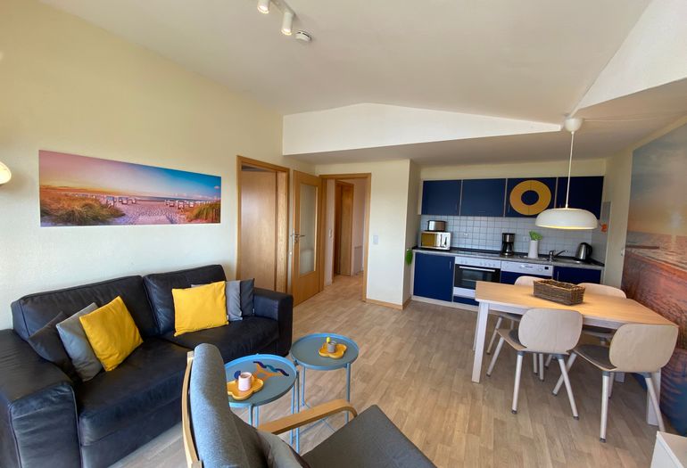 Wohnzimmer Blick zur Küchenzeile Wohnzimmer Blick zur Küchenzeile