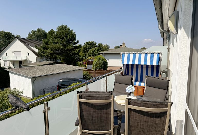 bestuhlter Balkon