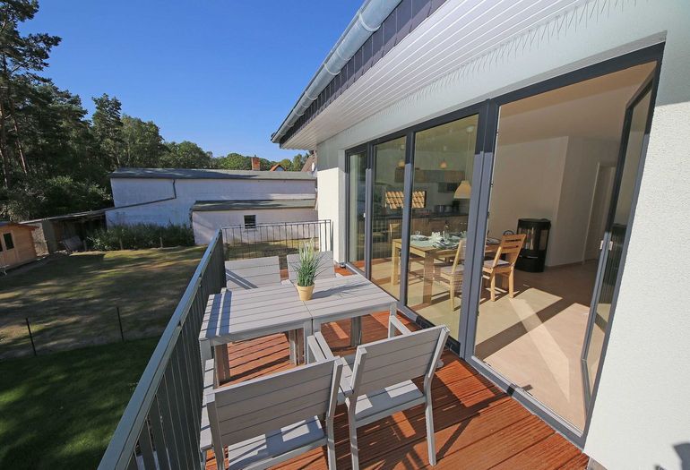 möblierter Balkon