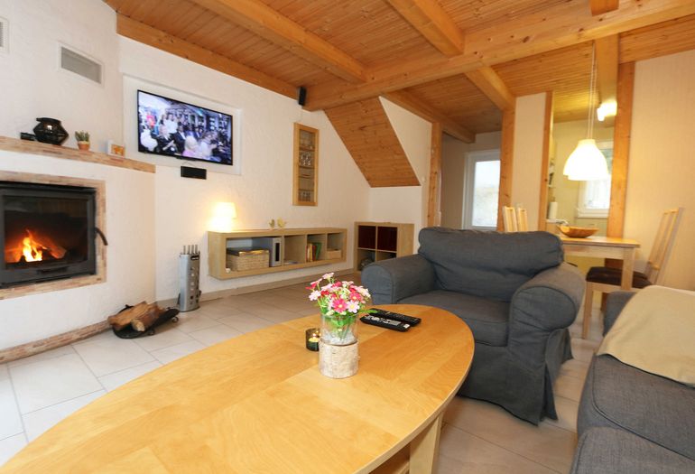 Sitzecke mit Kamin und TV Sitzecke mit Kamin und TV