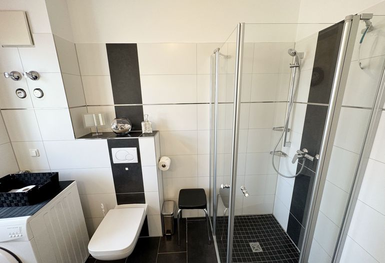 Villa Wilhelmine Duschbad mit ebenerdiger Dusche Villa Wilhelmine Duschbad mit ebenerdiger Dusche