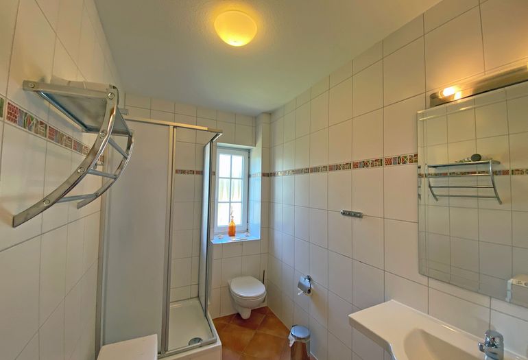 Badezimmer mit Waschbecken