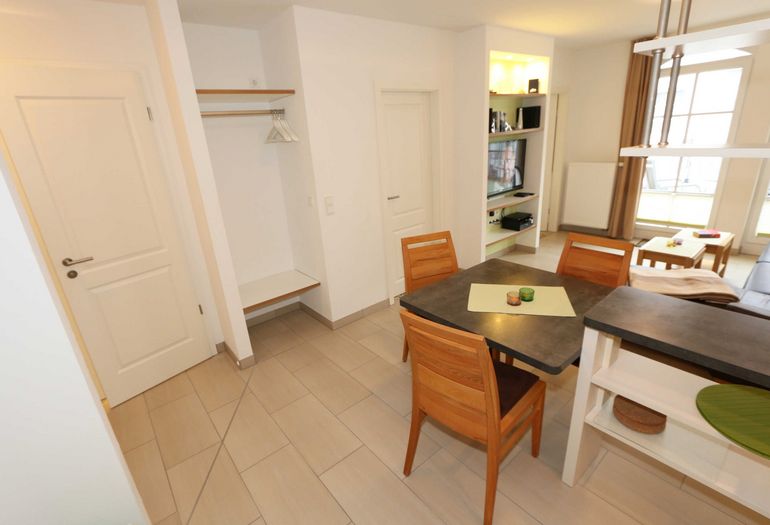 Essbereich und Garderobe Essbereich und Garderobe