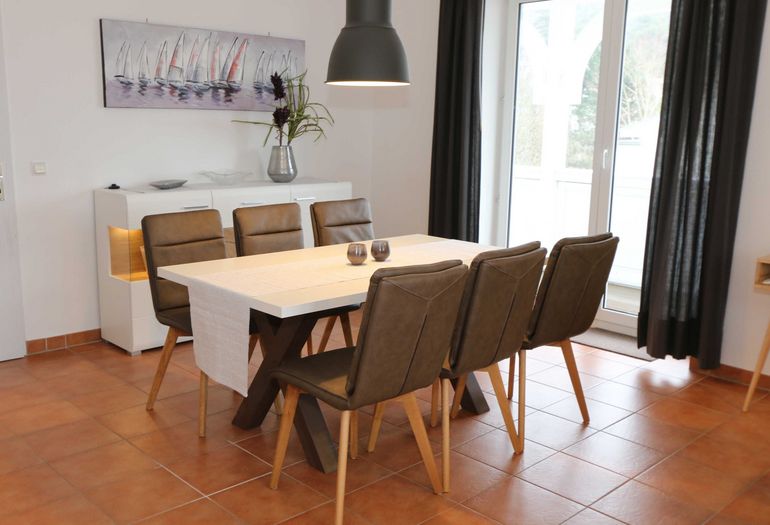 Esstisch für gemeinsame Mahlzeiten