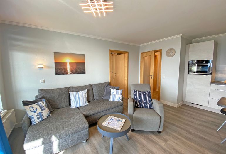 Wohnzimmer mit gemütlicher Couch Wohnzimmer mit gemütlicher Couch