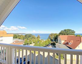 Villa Bergfrieden - Whg. 09 mit Balkon & Meerblick