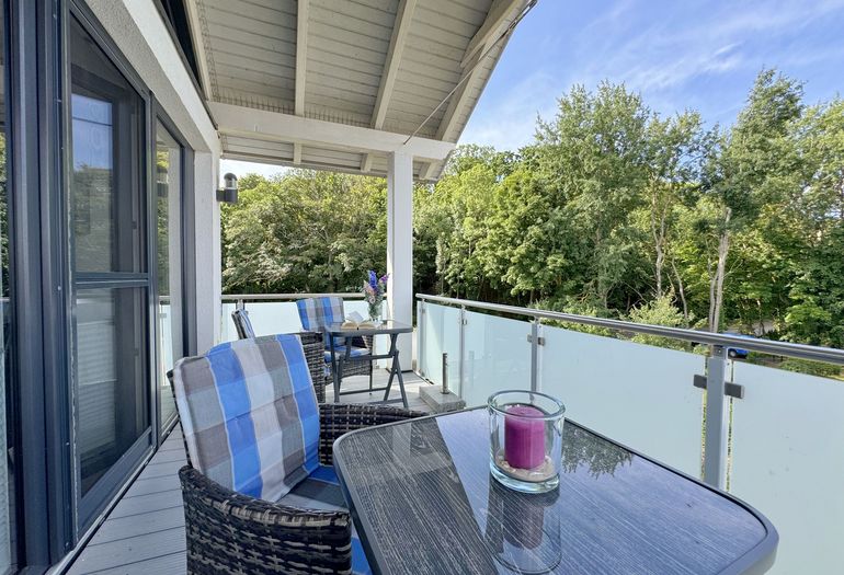 überdachter und bestuhlter Balkon (Süd/West)