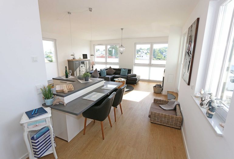 Wohnbereich mit gemütlicher Couch