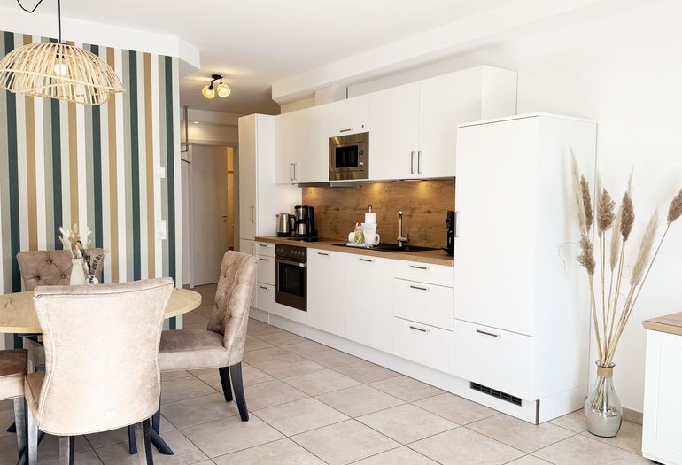 moderne Küchenzeile mit Esstisch moderne Küchenzeile mit Esstisch