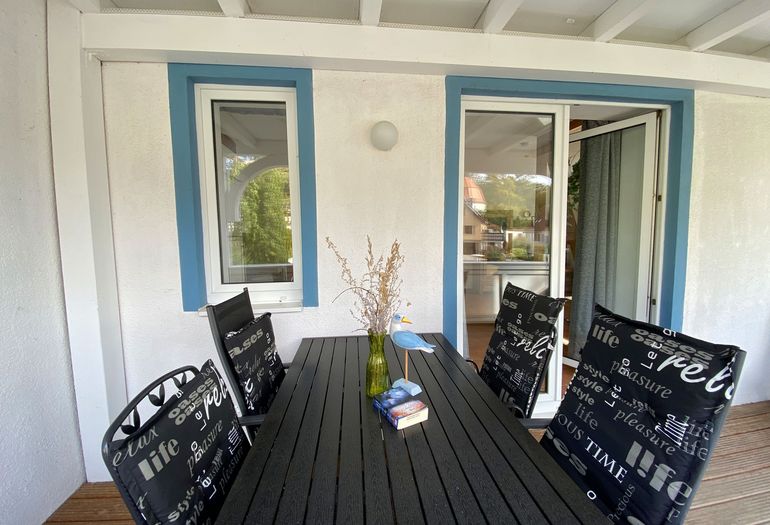 bestuhlter Balkon
