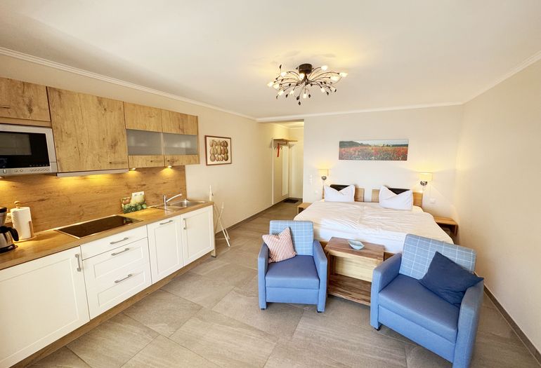 Wohnzimmer und Schlafbereich Wohnzimmer und Schlafbereich