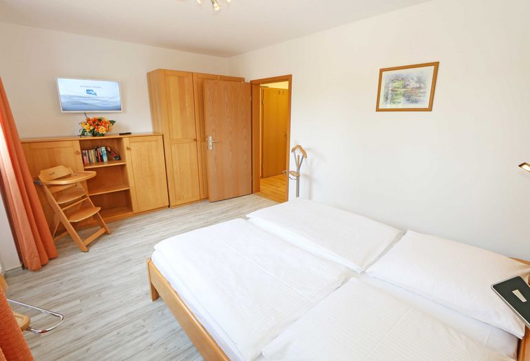 Schlafzimmer mit TV