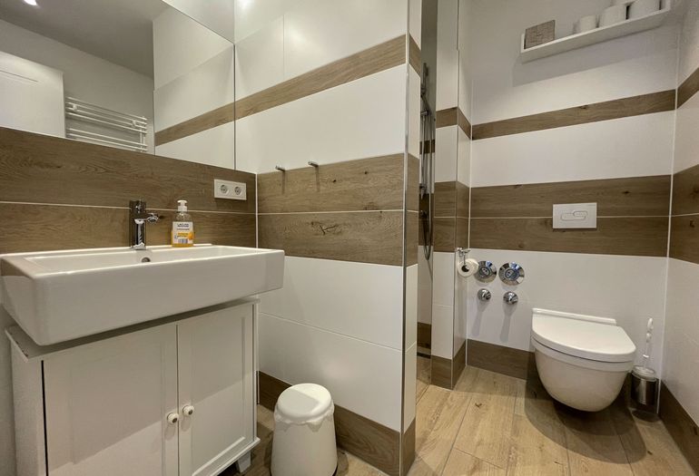 Badezimmer mit Waschbecken