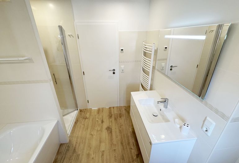 Badezimmer mit ebenerdiger Dusche Badezimmer mit ebenerdiger Dusche