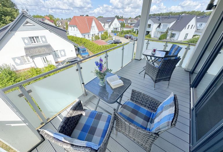 überdachter und bestuhlter Balkon (Süd/West)