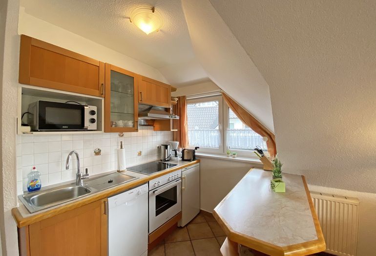 Küchenzeile mit Backofen